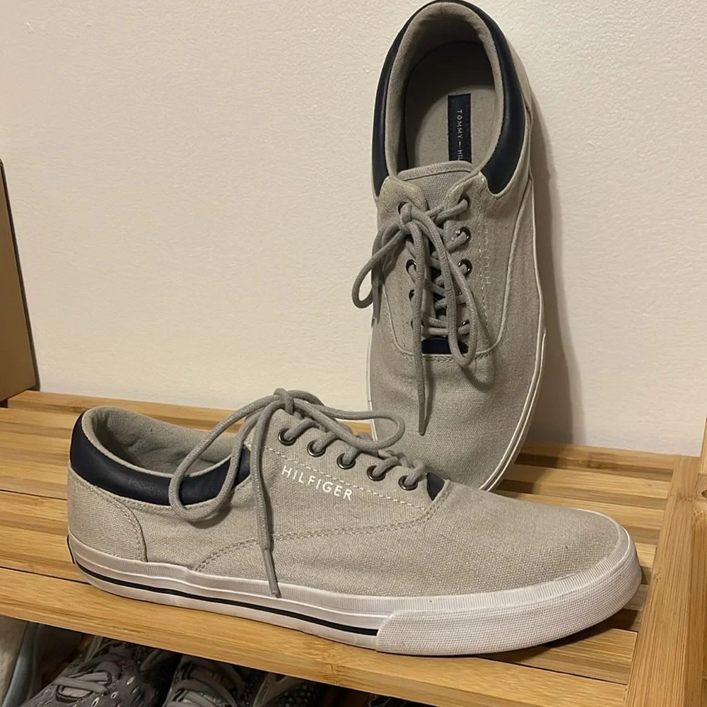 Tommy Hilfiger Men’s casual lace shoe